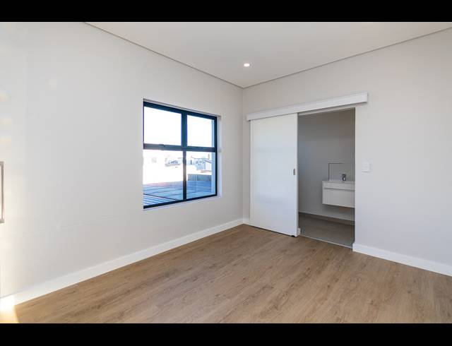 4 BEDROOM FREEHOLD FOR SALE IN SANDOWN